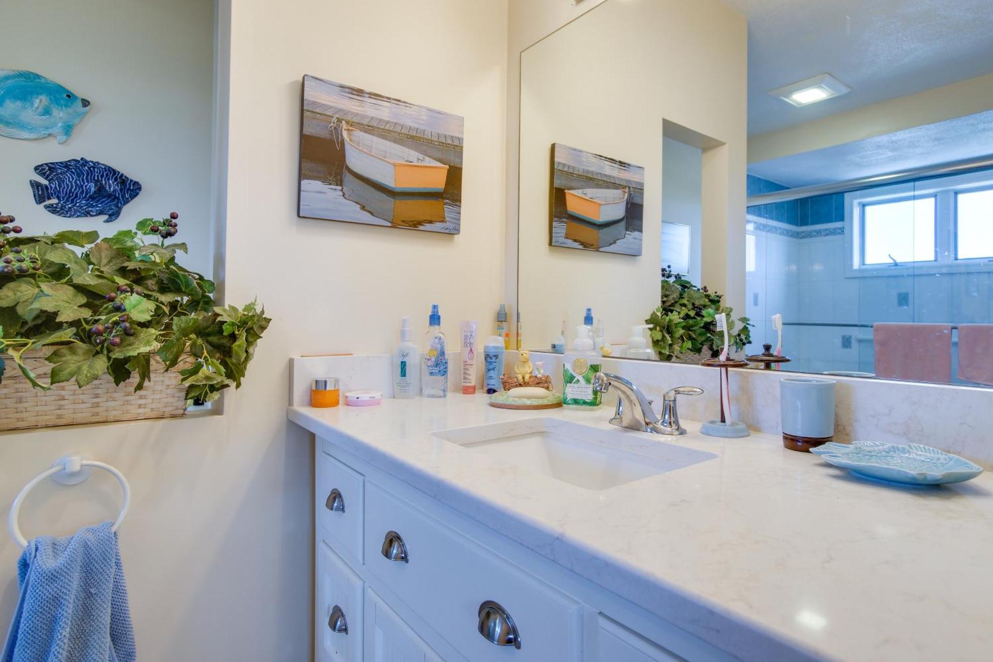 Breezy Oak Bluffs Condo - Steps To Inkwell Beach! Exterior photo