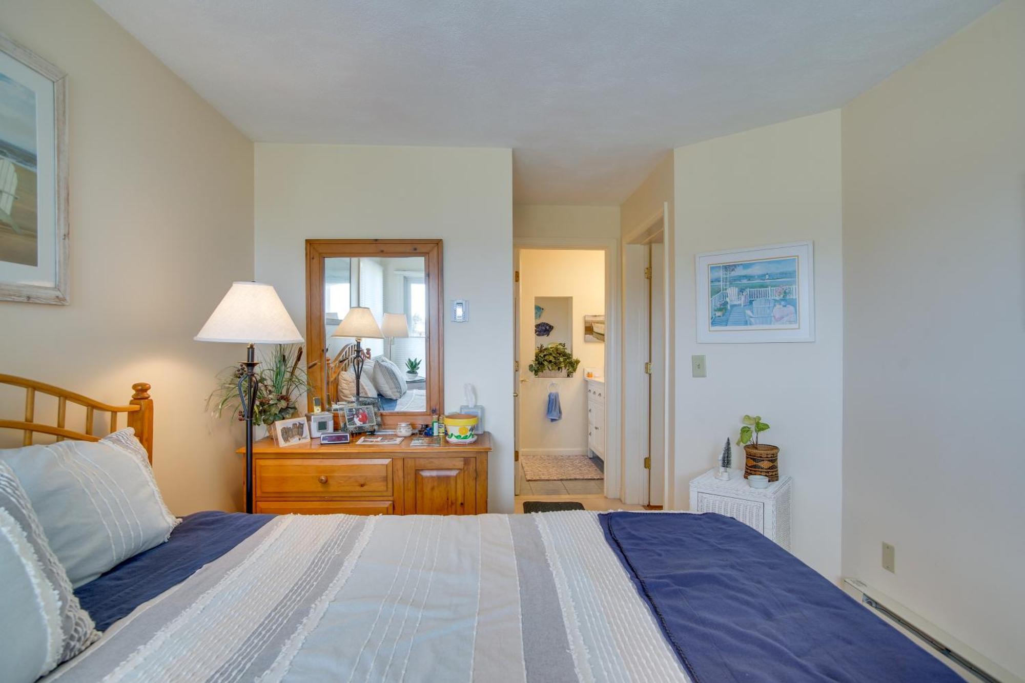 Breezy Oak Bluffs Condo - Steps To Inkwell Beach! Exterior photo
